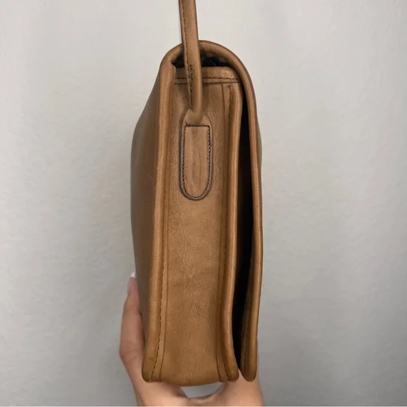 Coach Vintage Compact Leather Crossbody Bag Tan Brass Hardware - Picture 4 of 10